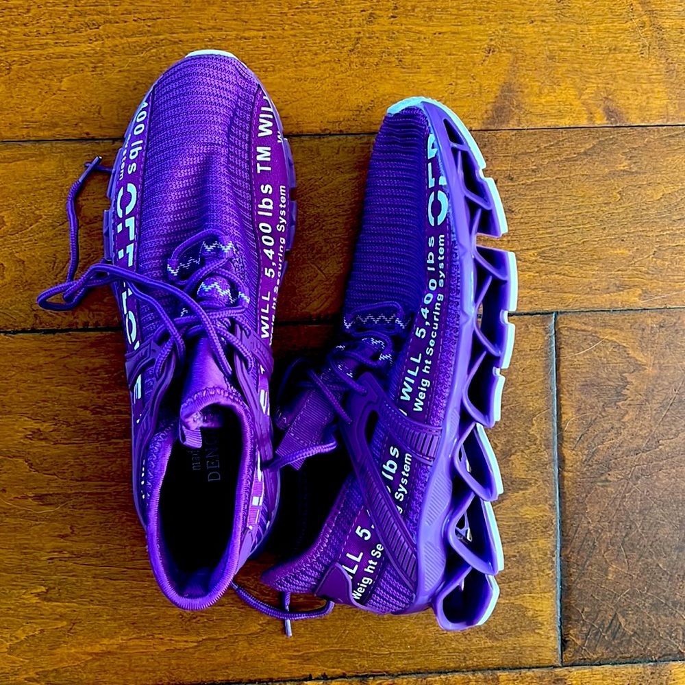 Dengchen T Love workout shoes in brilliant purple